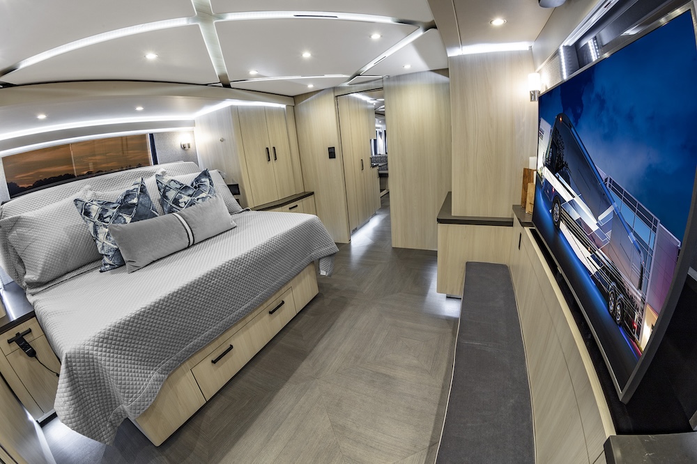 2021 Prevost Featherlite H3-45 For Sale