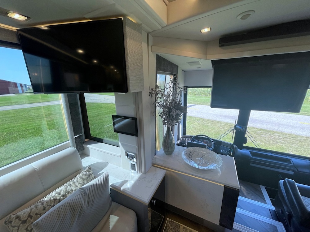 2022 Prevost Emerald  H3-45 For Sale