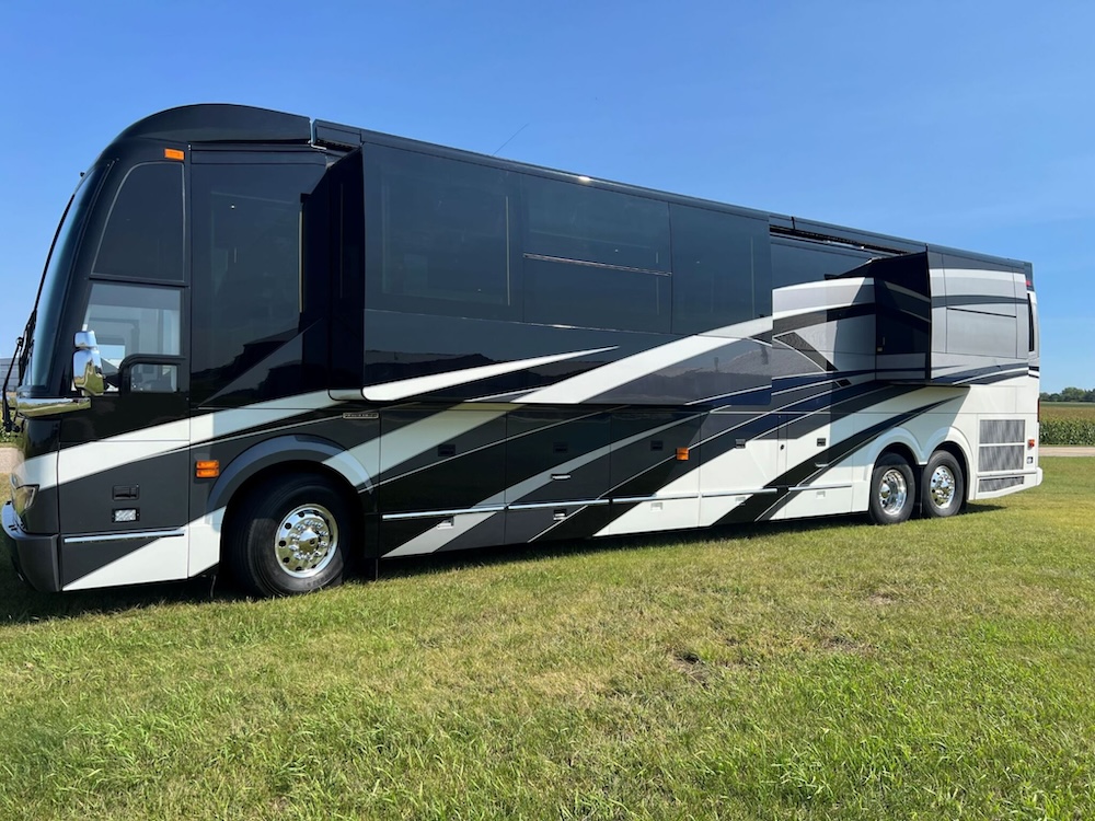 2022 Prevost Emerald  H3-45 For Sale