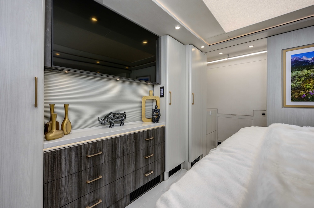 2024 Prevost Marathon H3-45 For Sale