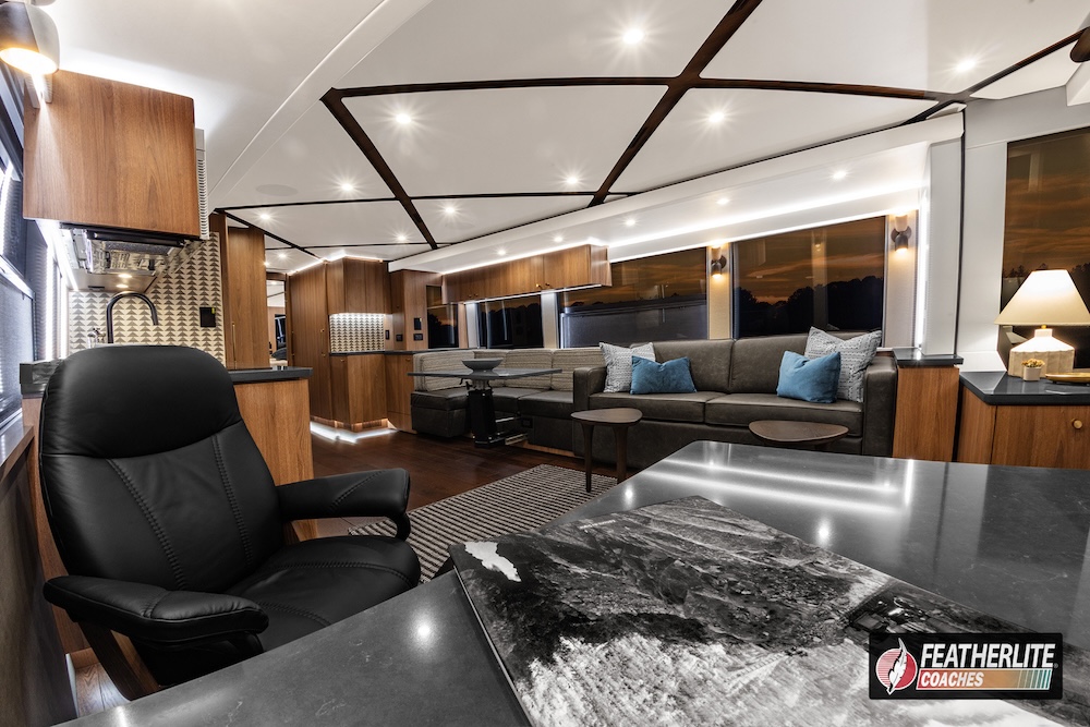 2026 Prevost Featherlite  H3-45 For Sale