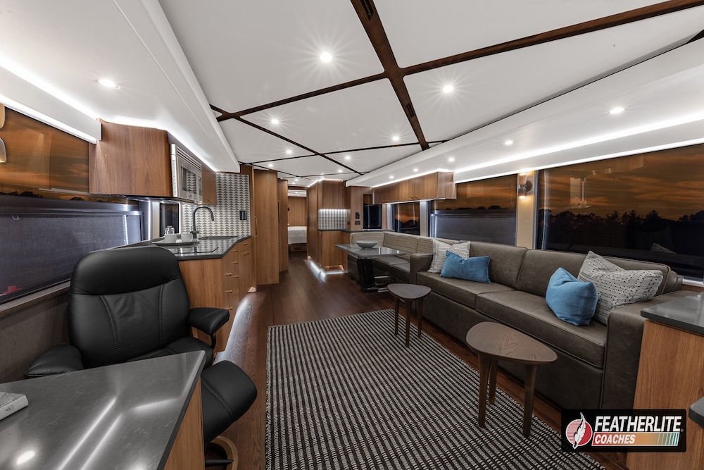 2026 Prevost Featherlite  H3-45 For Sale