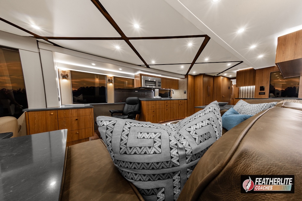 2026 Prevost Featherlite  H3-45 For Sale