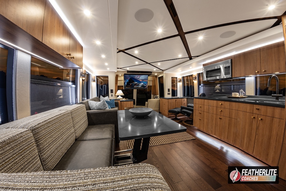 2026 Prevost Featherlite  H3-45 For Sale
