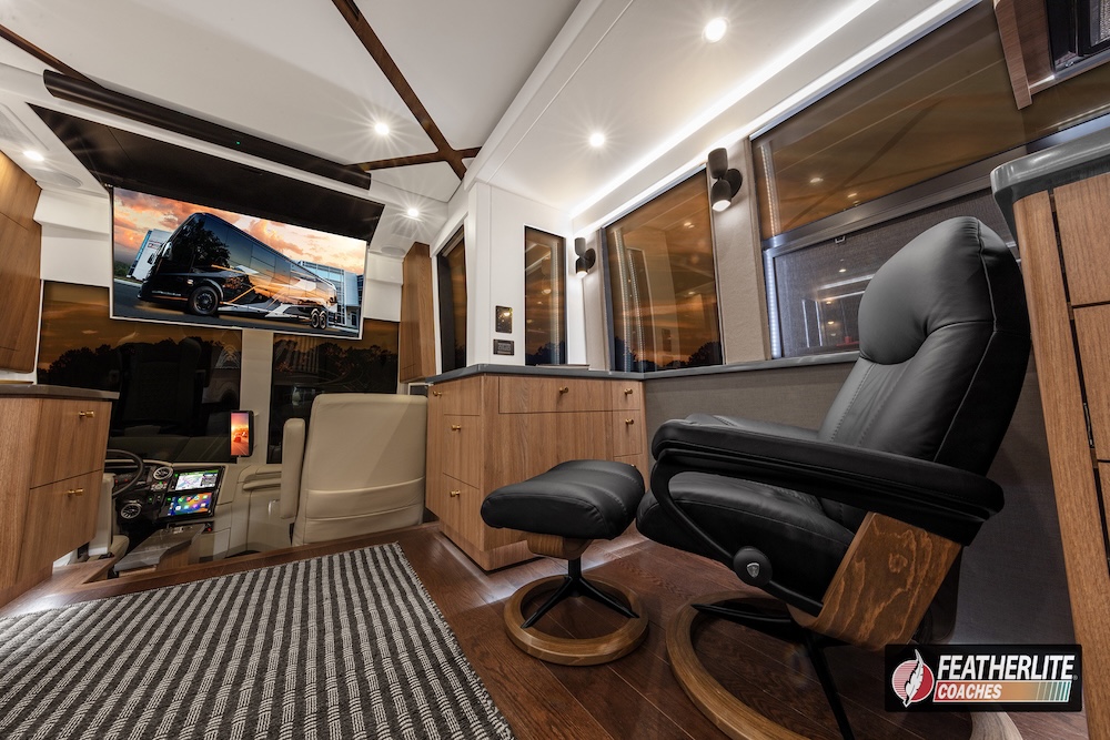 2026 Prevost Featherlite  H3-45 For Sale