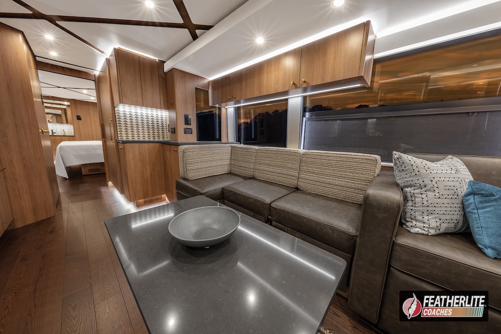2026 Prevost Featherlite  H3-45 For Sale