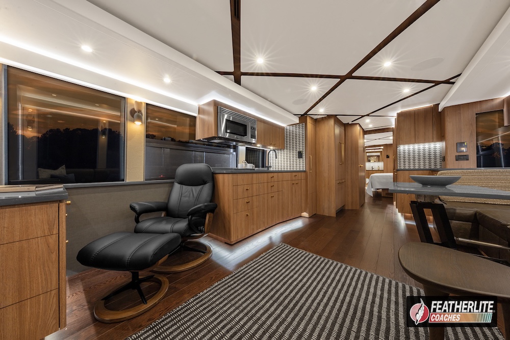 2026 Prevost Featherlite  H3-45 For Sale