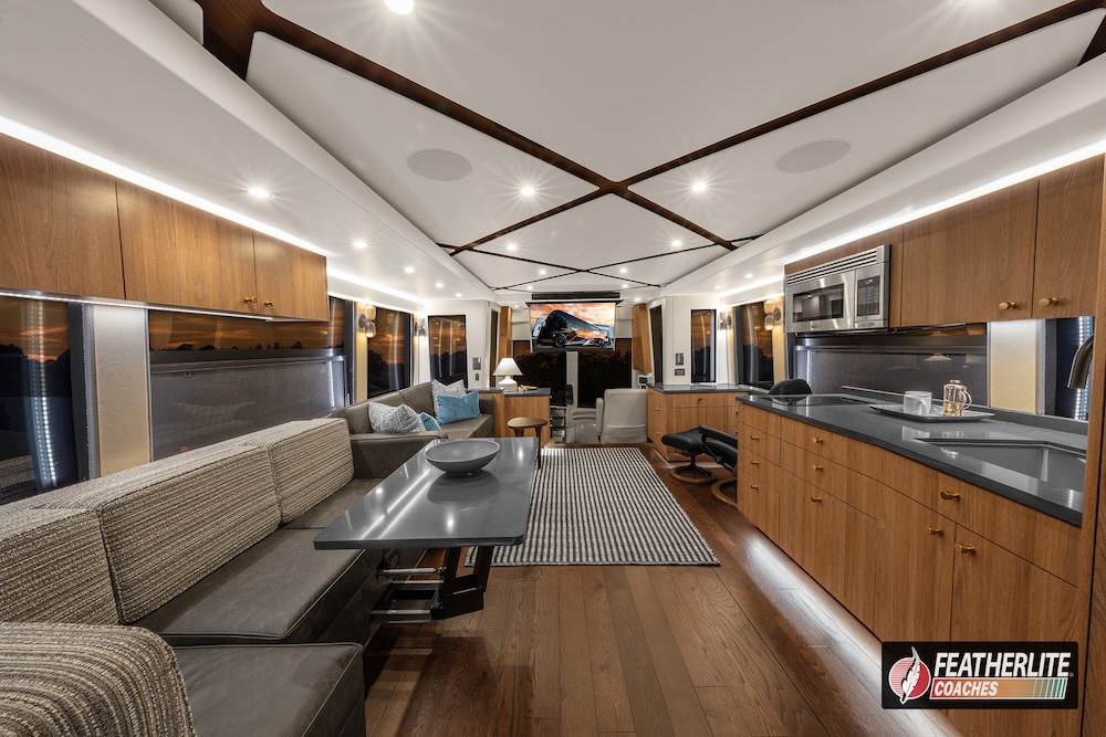 2026 Prevost Featherlite  H3-45 For Sale