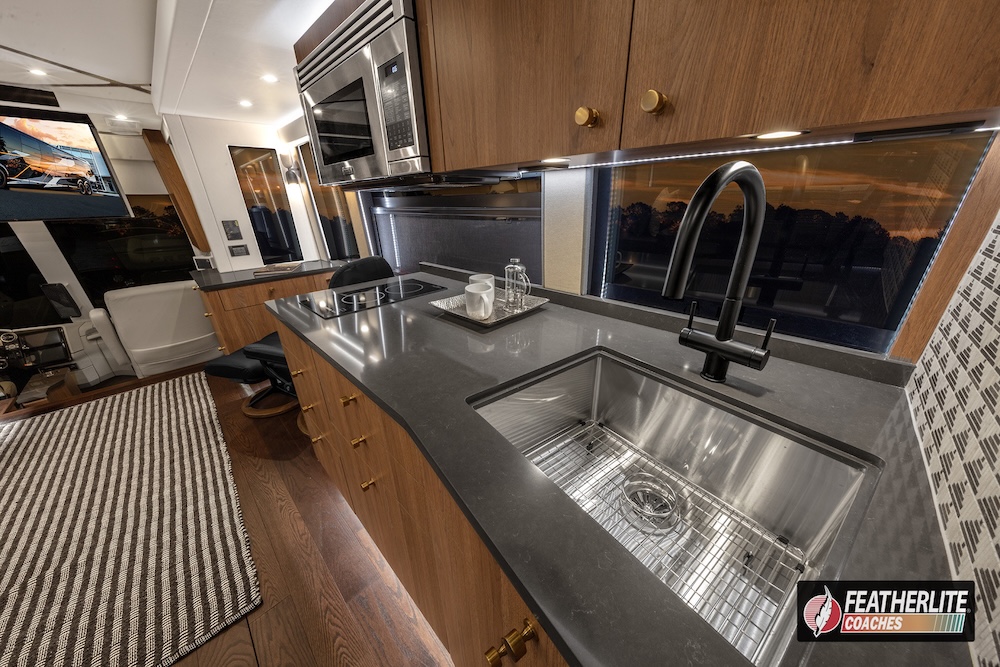 2026 Prevost Featherlite  H3-45 For Sale