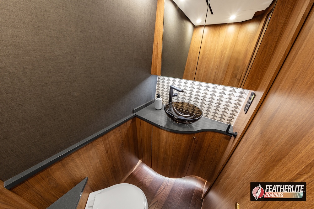 2026 Prevost Featherlite  H3-45 For Sale