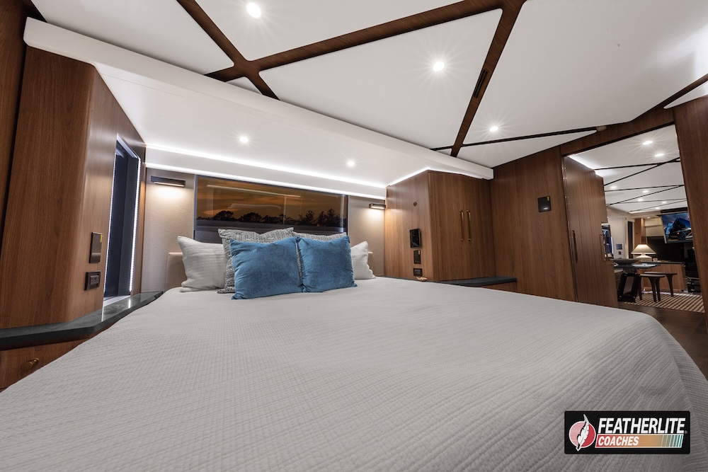 2026 Prevost Featherlite  H3-45 For Sale
