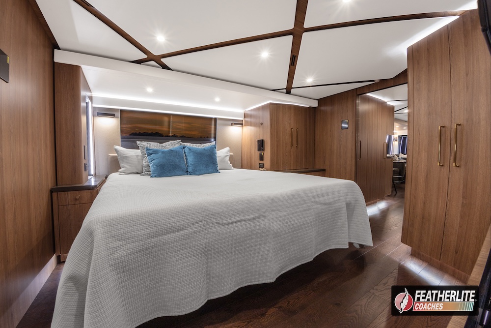 2026 Prevost Featherlite  H3-45 For Sale