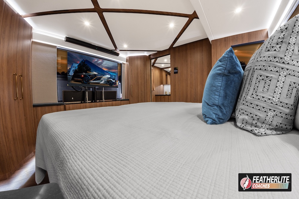 2026 Prevost Featherlite  H3-45 For Sale