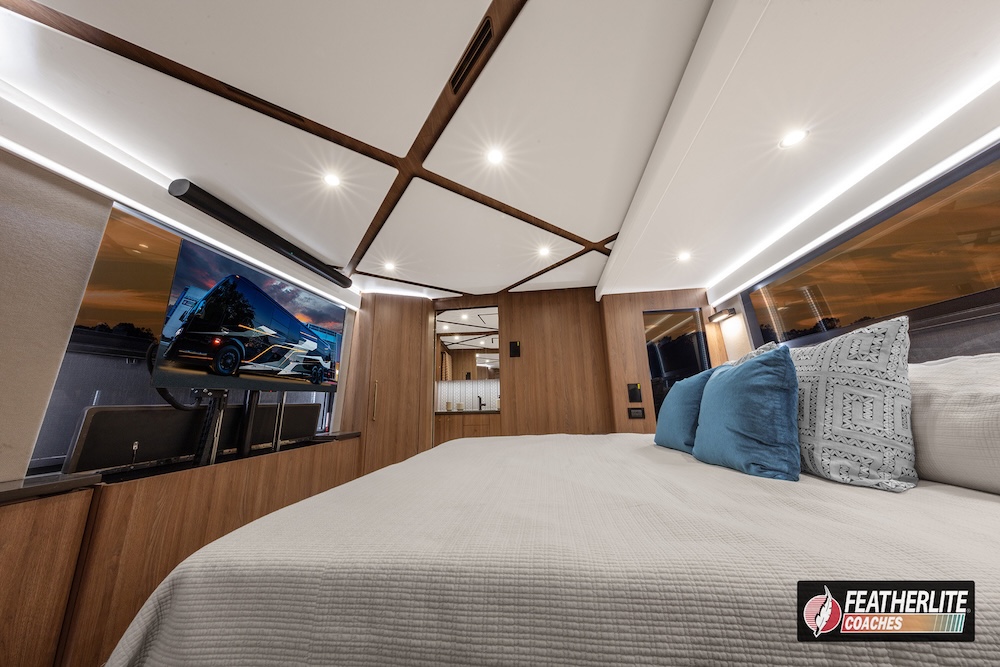 2026 Prevost Featherlite  H3-45 For Sale