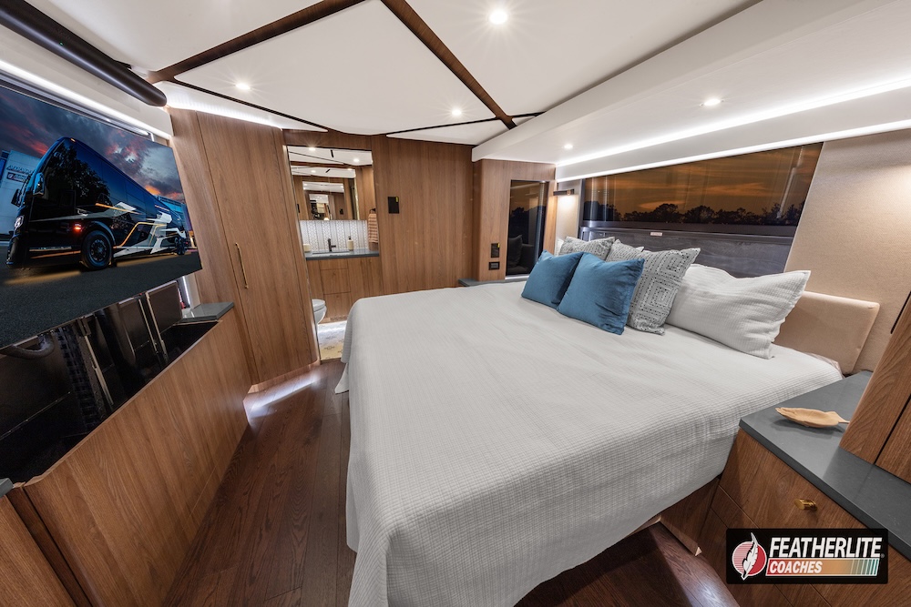 2026 Prevost Featherlite  H3-45 For Sale