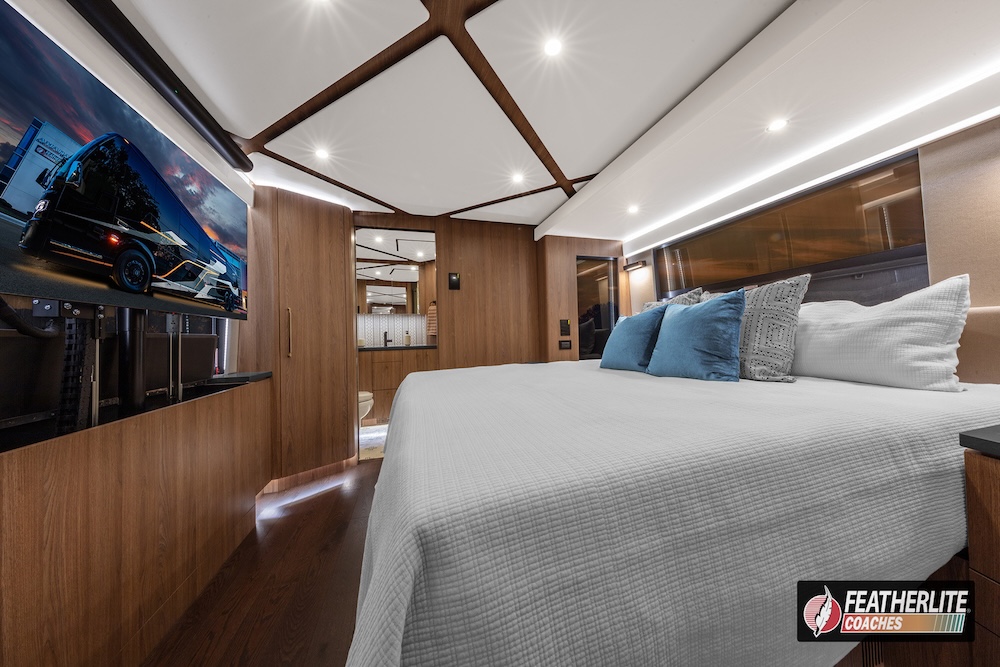 2026 Prevost Featherlite  H3-45 For Sale