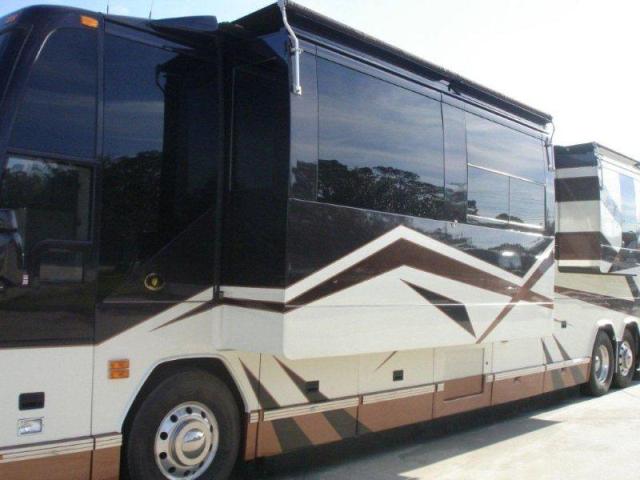 2005 Prevost Featherlite For Sale