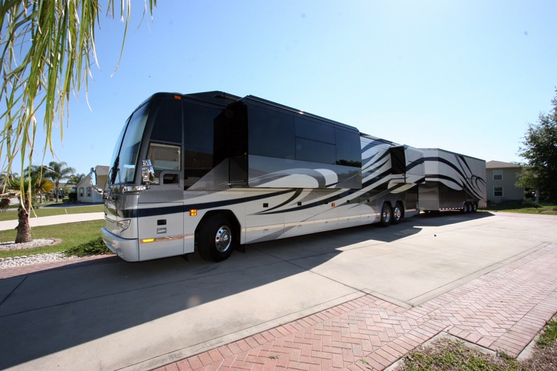 2008 Prevost Millennium H3-45