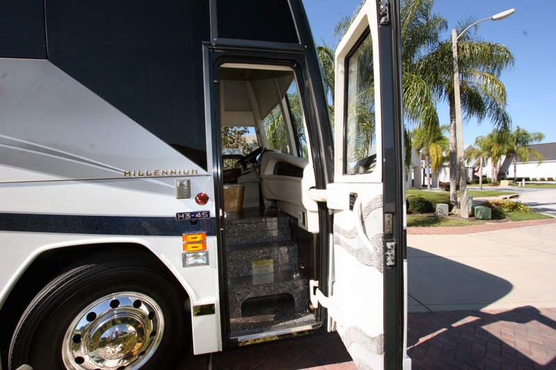 2008 Prevost Millennium H3-45