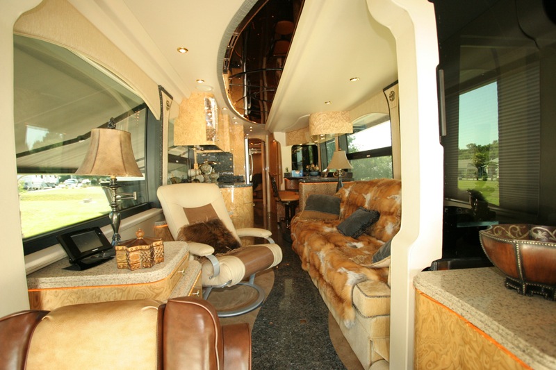 2008 Prevost Millennium H3-45