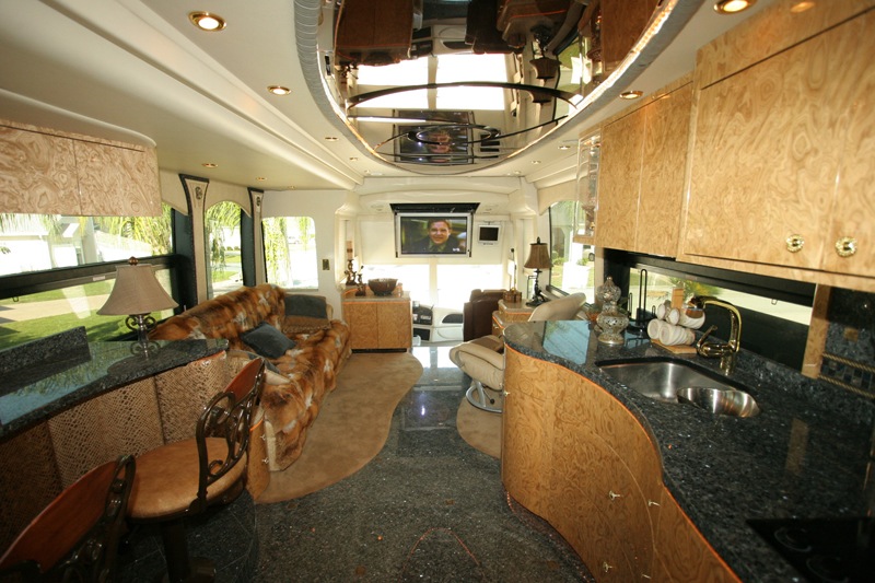 2008 Prevost Millennium H3-45