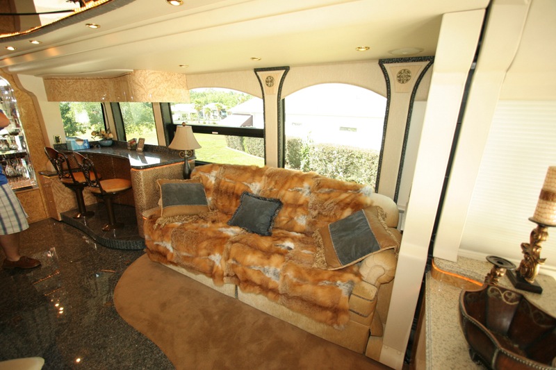 2008 Prevost Millennium H3-45