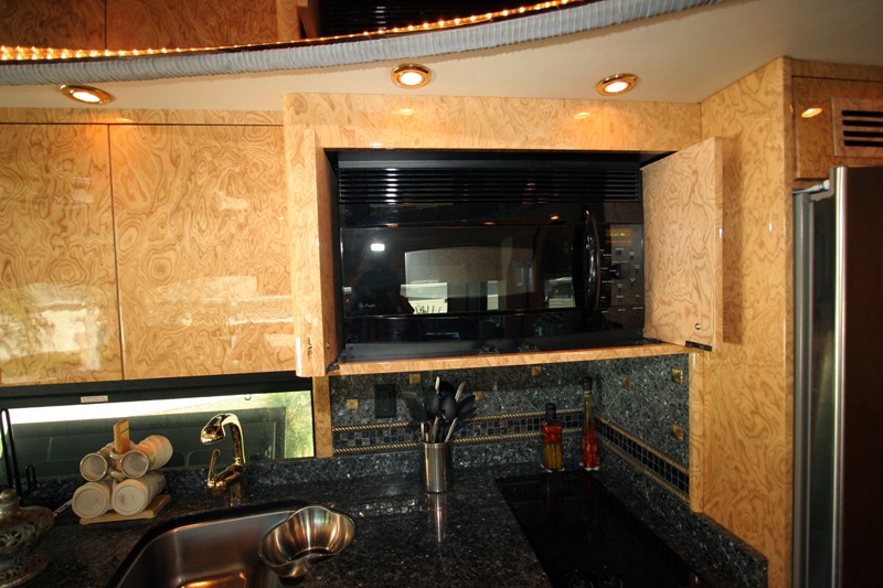 2008 Prevost Millennium H3-45