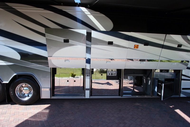 2008 Prevost Millennium H3-45