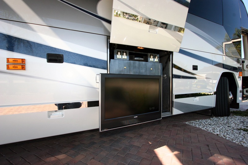 2008 Prevost Millennium H3-45