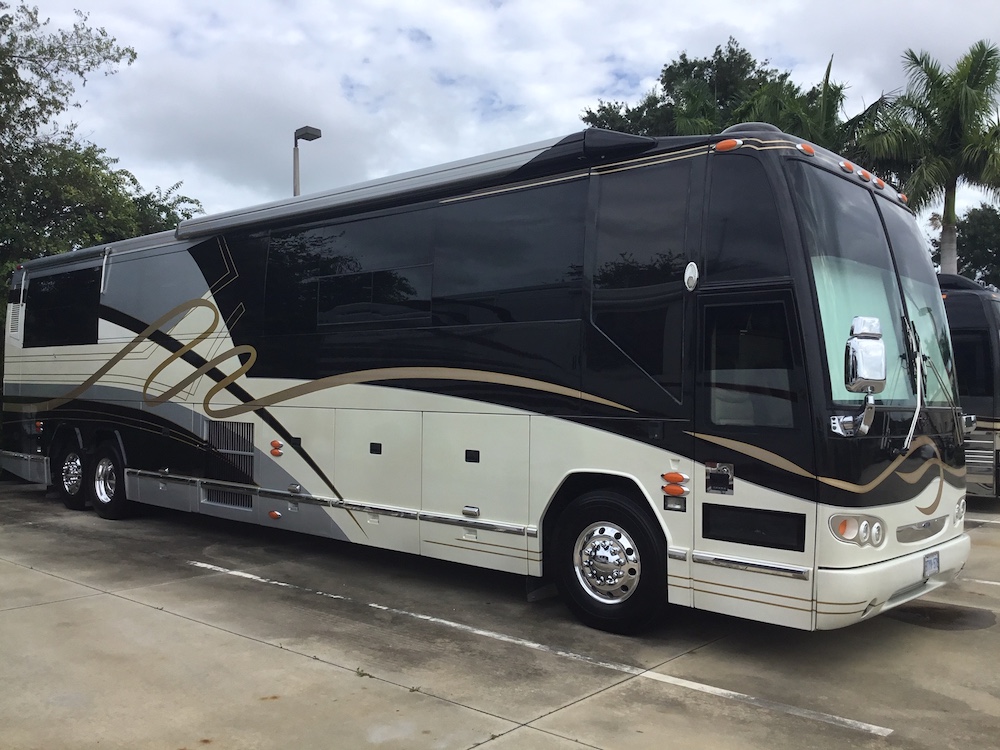 1997 Prevost Featherlite H3-45 For Sale