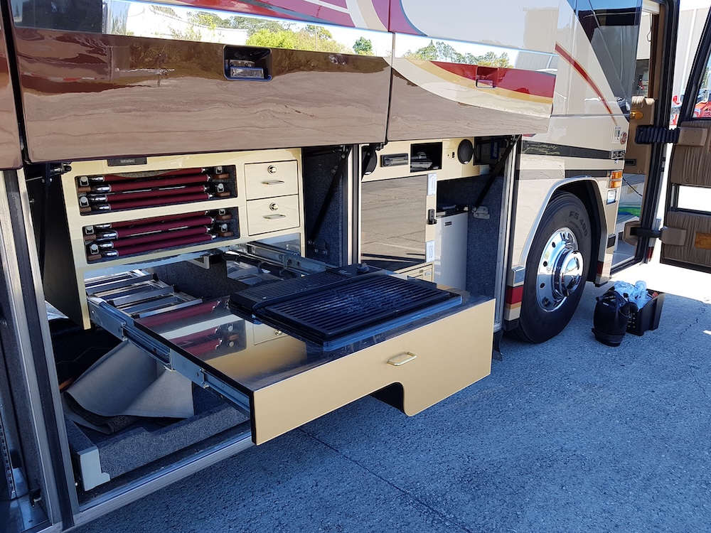 1999 Prevost  Featherlite H3-45 For Sale