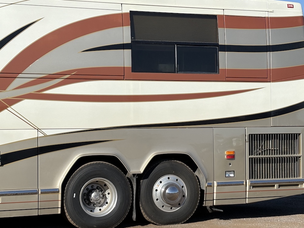1999 Prevost Featherlite  H3-45 For Sale