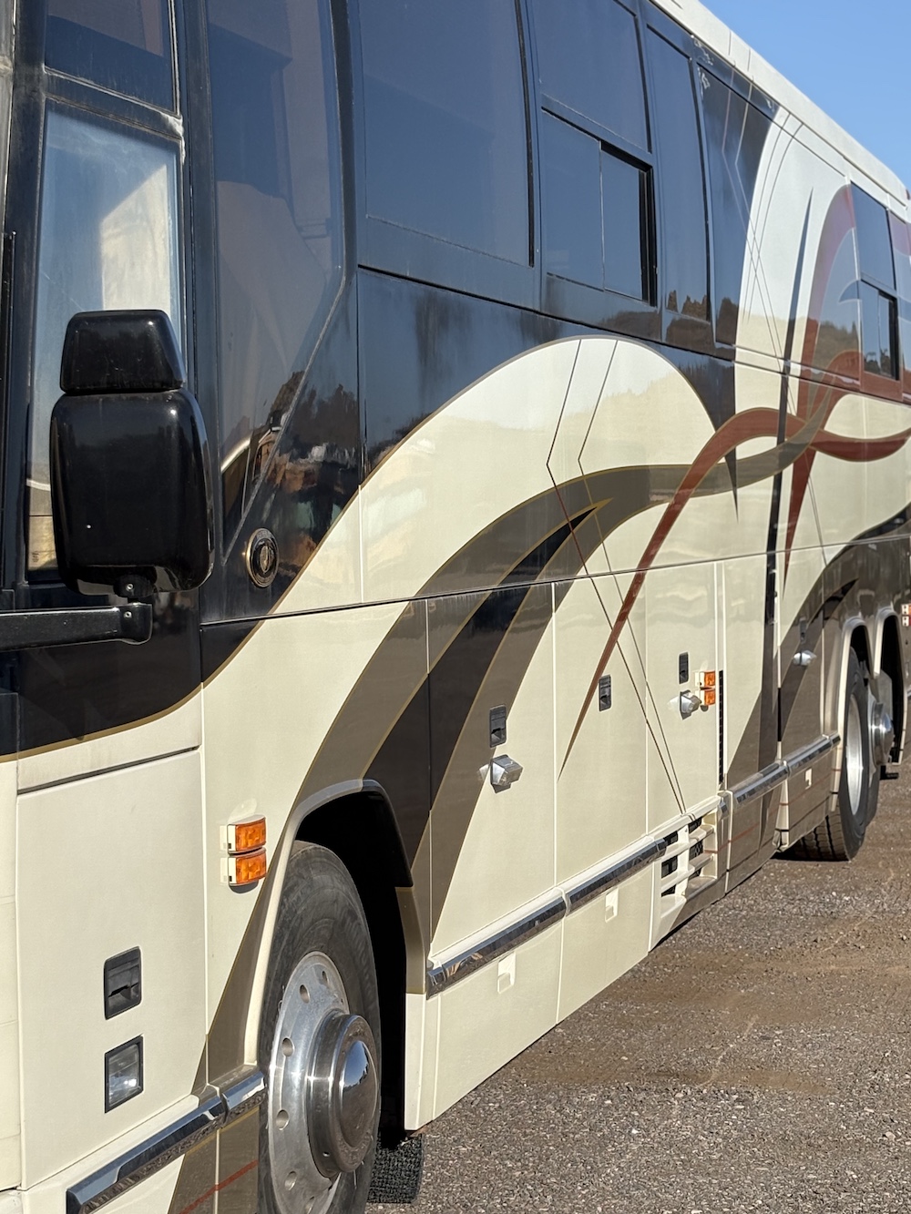 1999 Prevost Featherlite  H3-45 For Sale