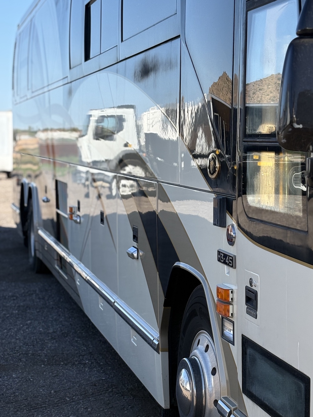 1999 Prevost Featherlite  H3-45 For Sale