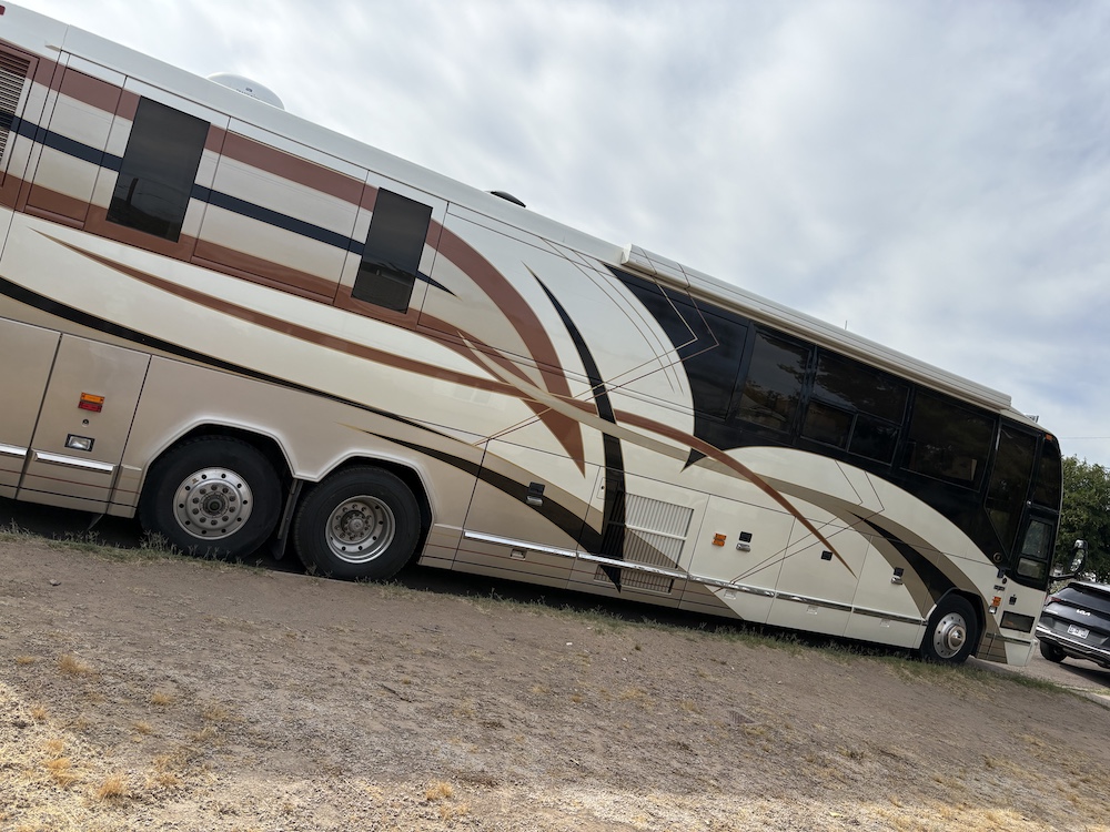 1999 Prevost Featherlite  H3-45 For Sale