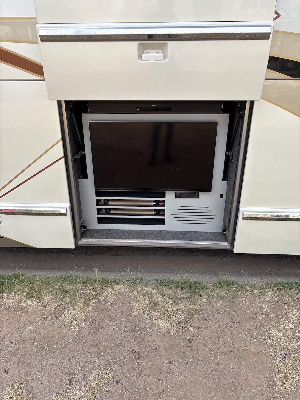 1999 Prevost Featherlite  H3-45 For Sale