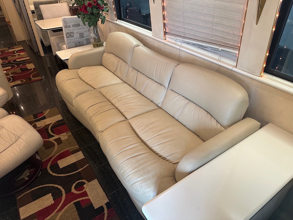 1998 Prevost FeatherliteXL For Sale