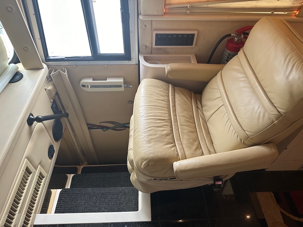 1998 Prevost FeatherliteXL For Sale