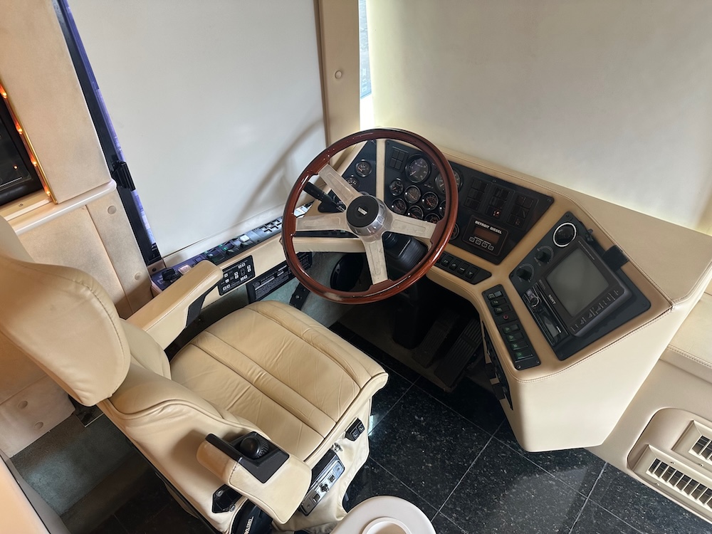 1998 Prevost FeatherliteXL For Sale