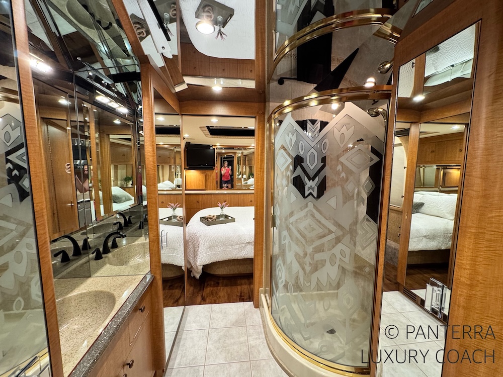 1999 Prevost Liberty XL For Sale