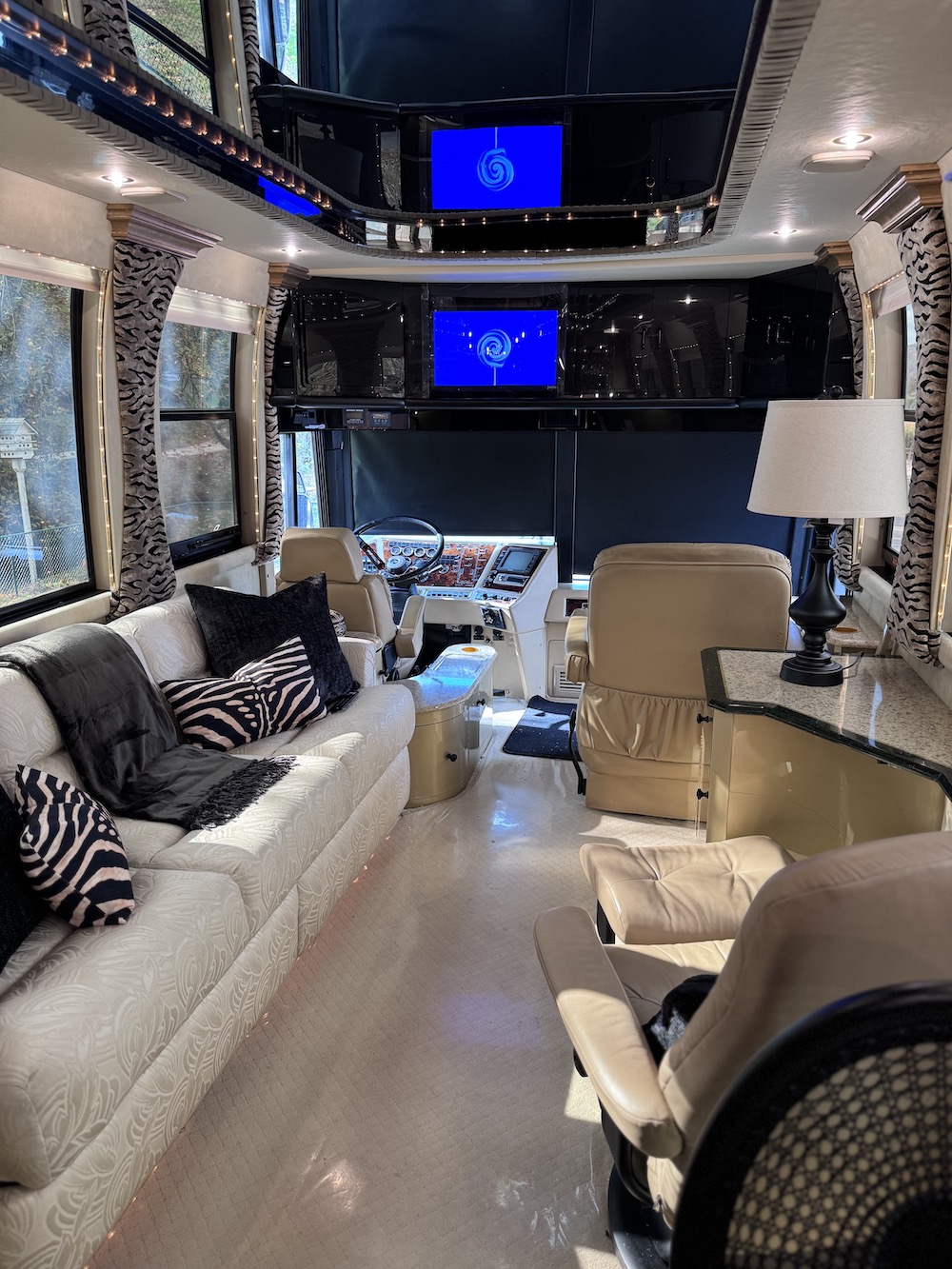 1999 Prevost Liberty XL For Sale