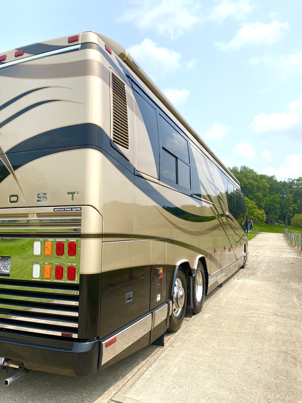 2000 Prevost Country Coach  H3-45 For Sale