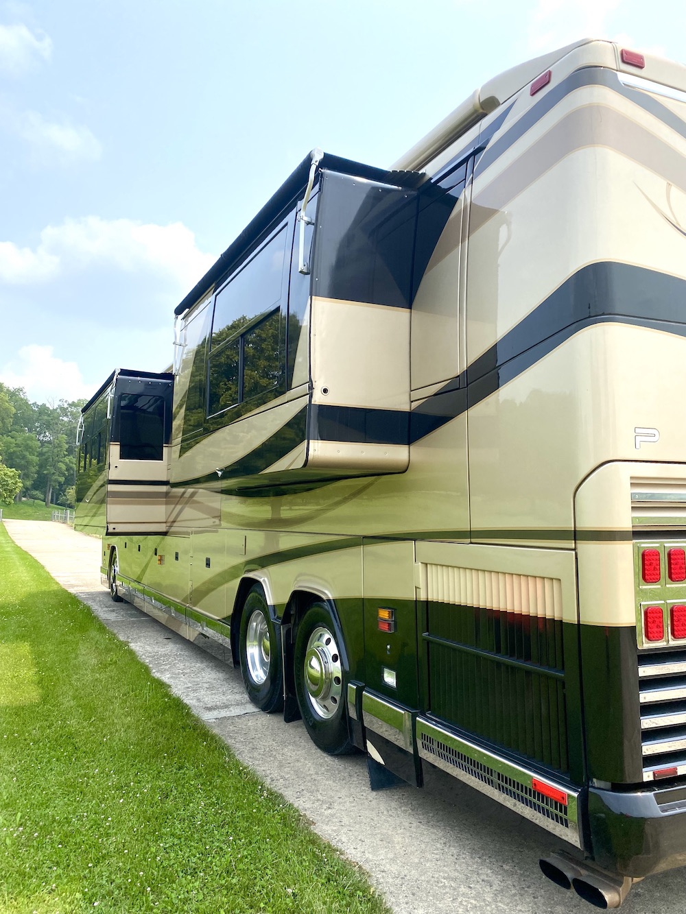 2000 Prevost Country Coach  H3-45 For Sale