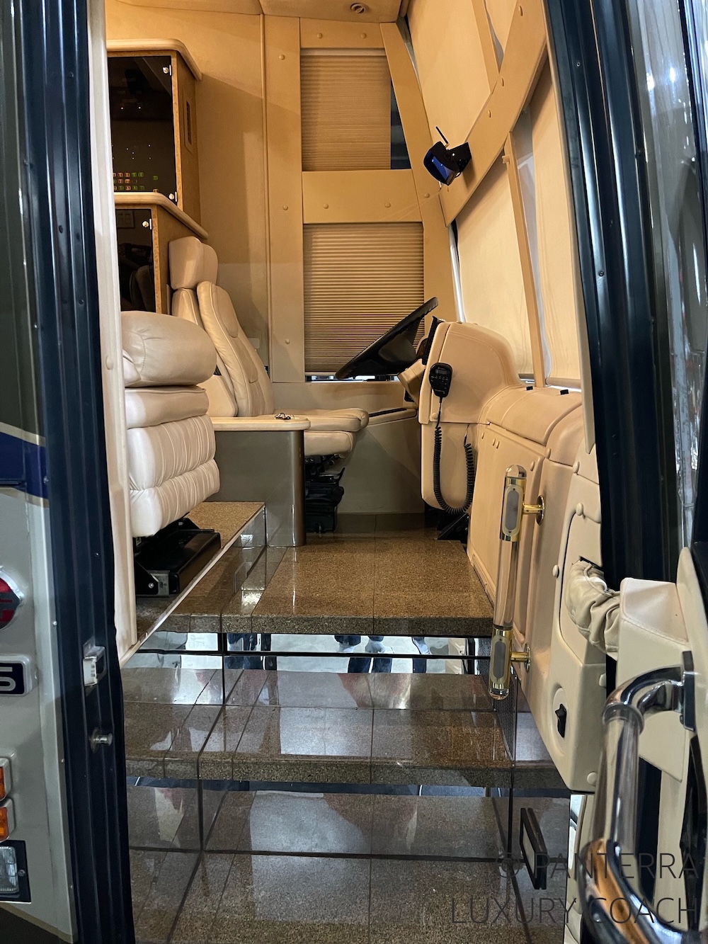 2000 Prevost Country Coach H3-45 For Sale