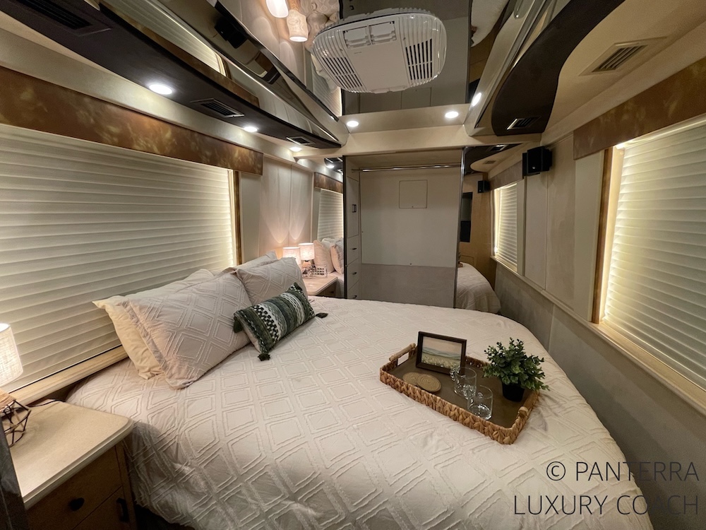 2000 Prevost Country Coach H3-45 For Sale