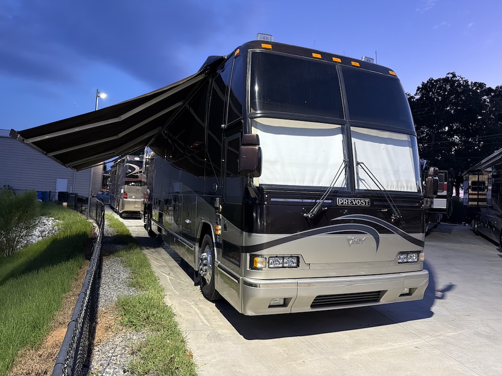 2000 Prevost Featherlite H3-45 For Sale