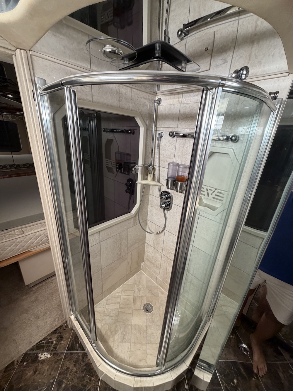 2000 Prevost Featherlite H3-45 For Sale