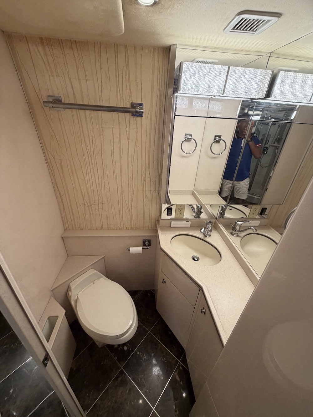 2000 Prevost Featherlite H3-45 For Sale