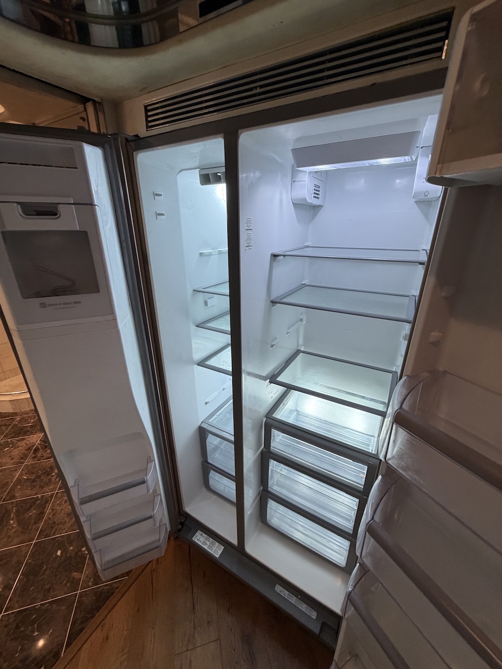 2000 Prevost Featherlite H3-45 For Sale