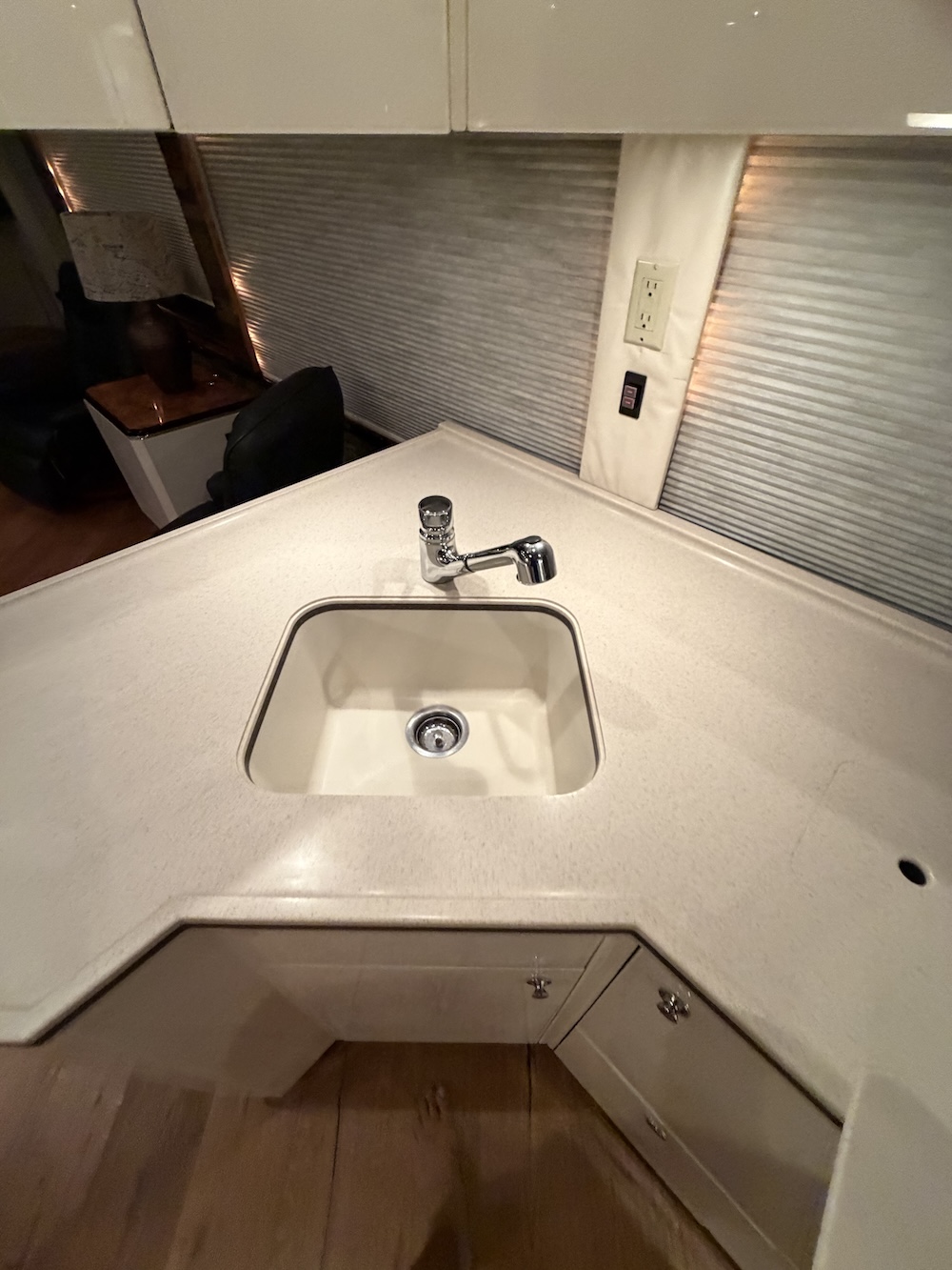 2000 Prevost Featherlite H3-45 For Sale